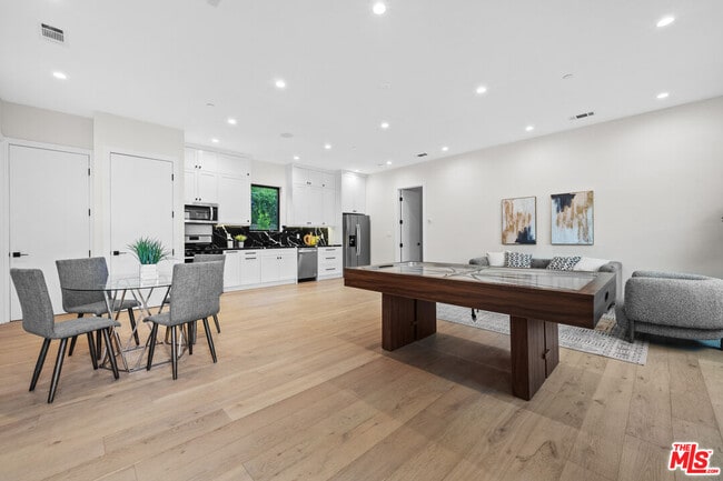 Building Photo - 4475 Mammoth Ave