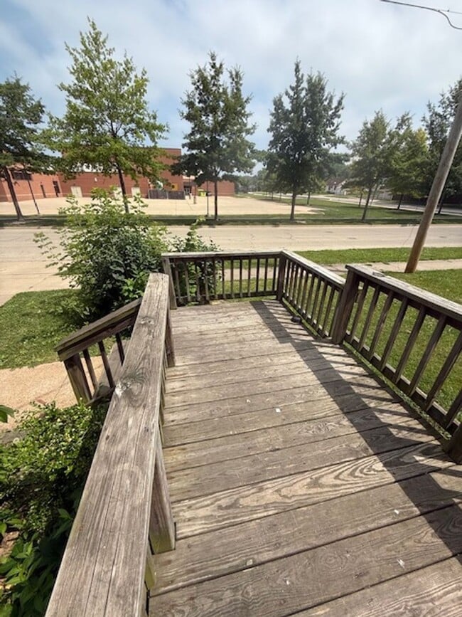 Building Photo - 3 Bedroom / 2 Bathroom House in Peoria
