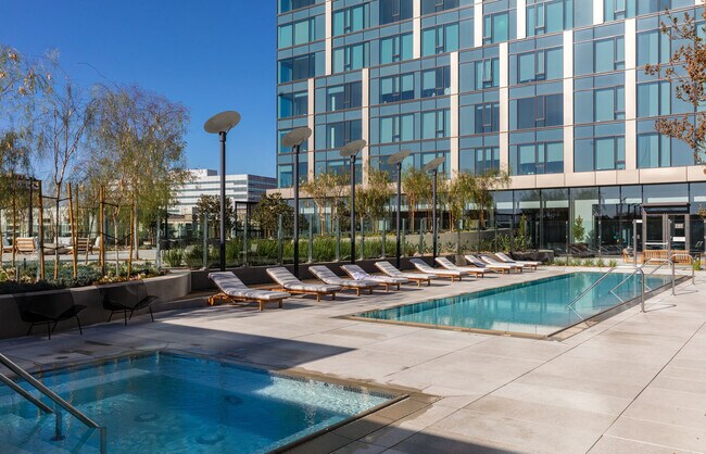 Building Photo - Brand New Luxury unit in the Heart of Downdown LA