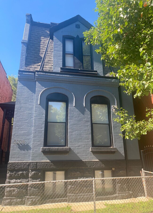 Building Photo - 3209 Iowa Ave