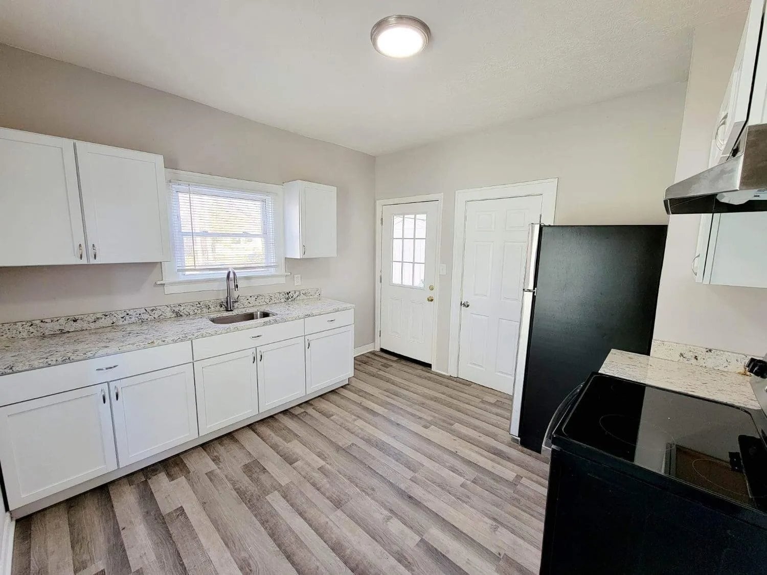 Building Photo - 1128 Hensley Ave