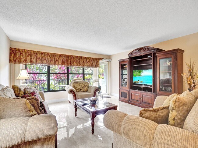 Building Photo - 3200 Port Royale Dr S