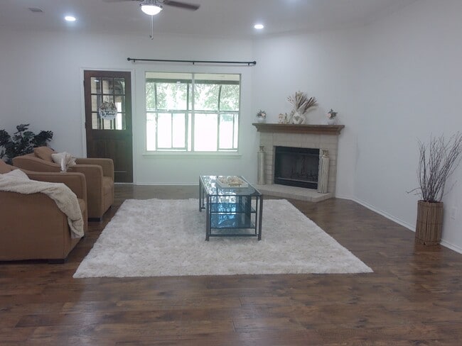 Building Photo - 806 Country Pl Blvd