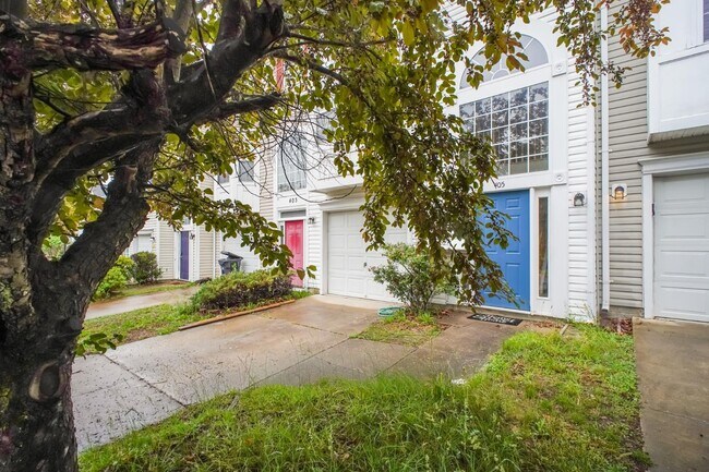 Building Photo - 405 Donelson Loop