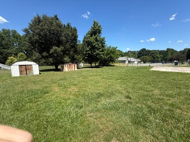 Building Photo - 315 E Dameron Ave