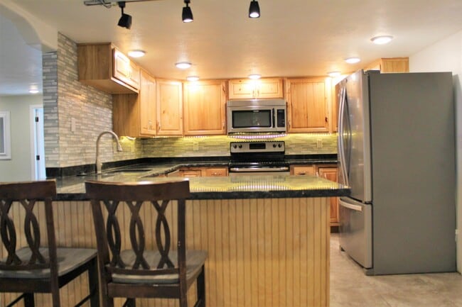 Building Photo - 1084 E 3400 N