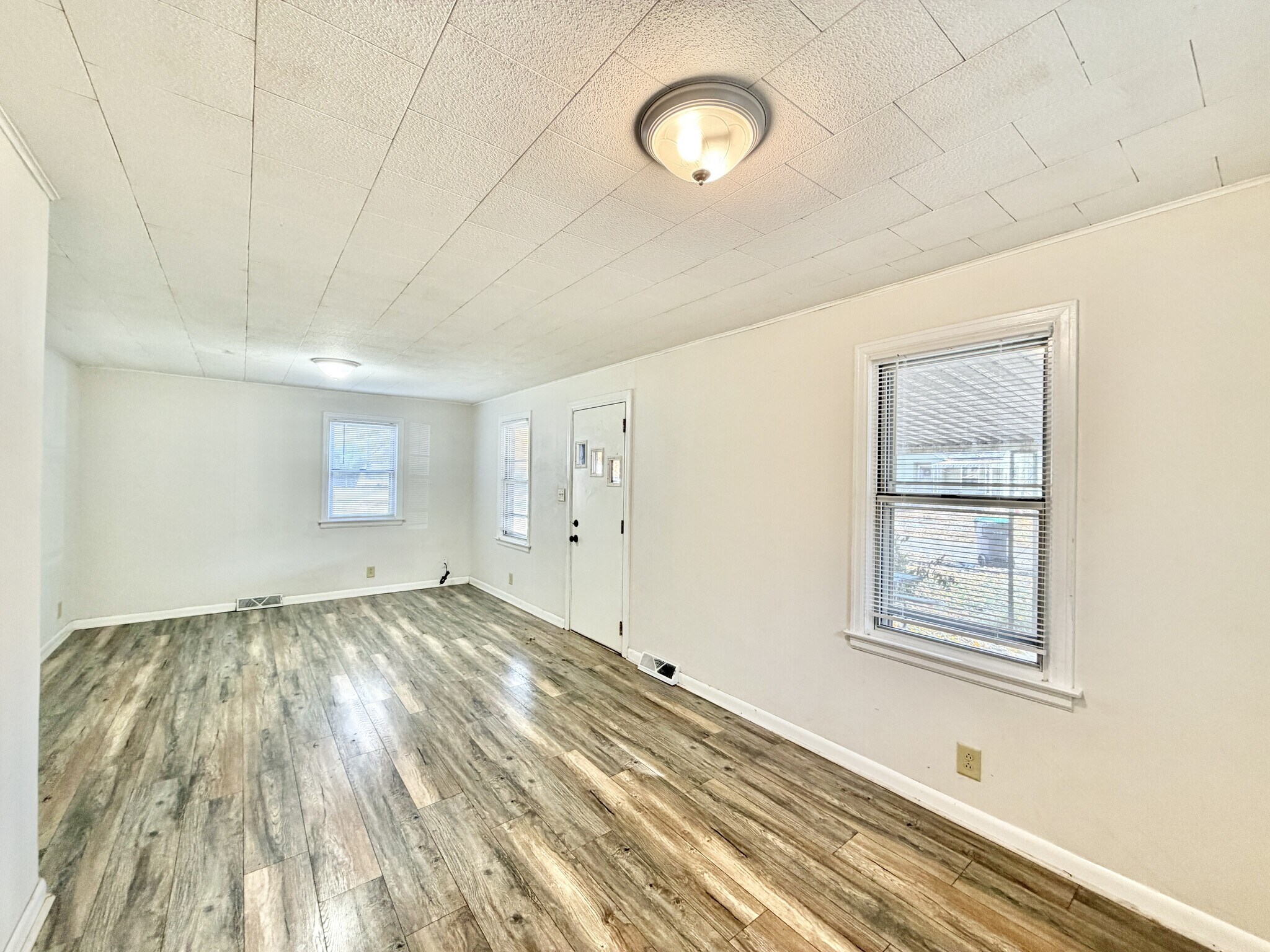 Building Photo - 2041 Gorton St