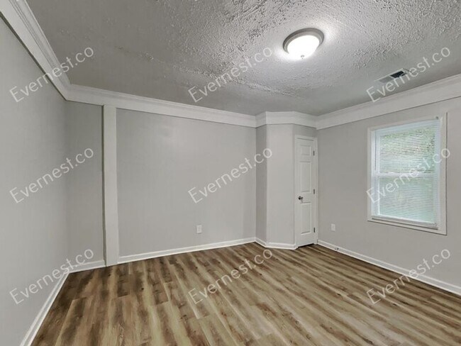 Building Photo - 2168 Rexford Dr