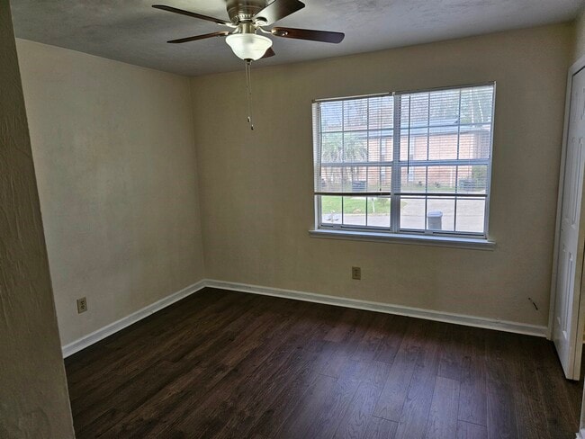 Building Photo - 1575 Jacks Dr