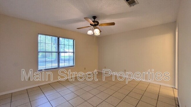 Building Photo - 1485 Pine Ln Dr