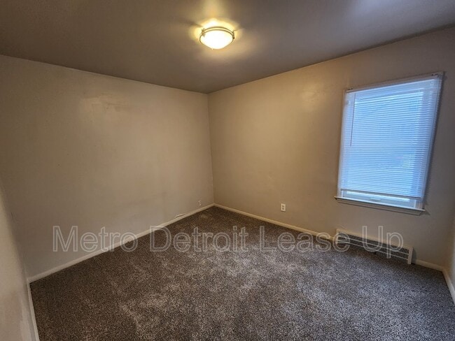 Building Photo - 12000 Plainview Ave