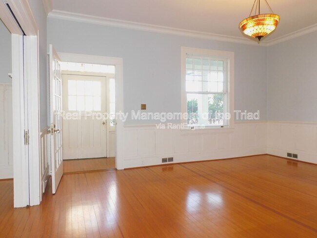 Building Photo - 1224 Glade St NW