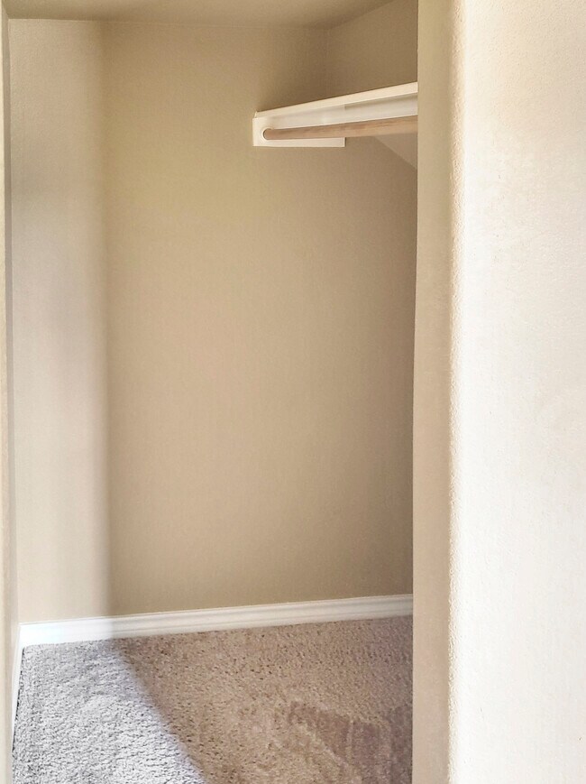 Building Photo - 1710 Ulit Ave