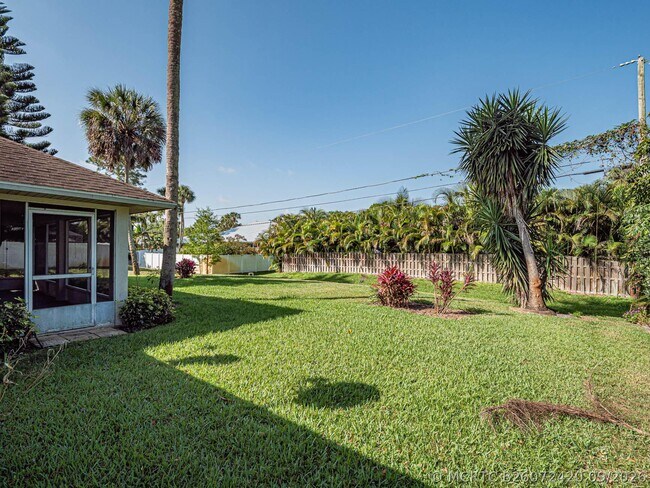 Building Photo - 141 39th Dr