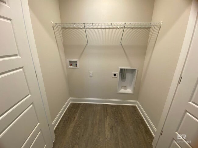 Building Photo - 6685 Spaniel Dr