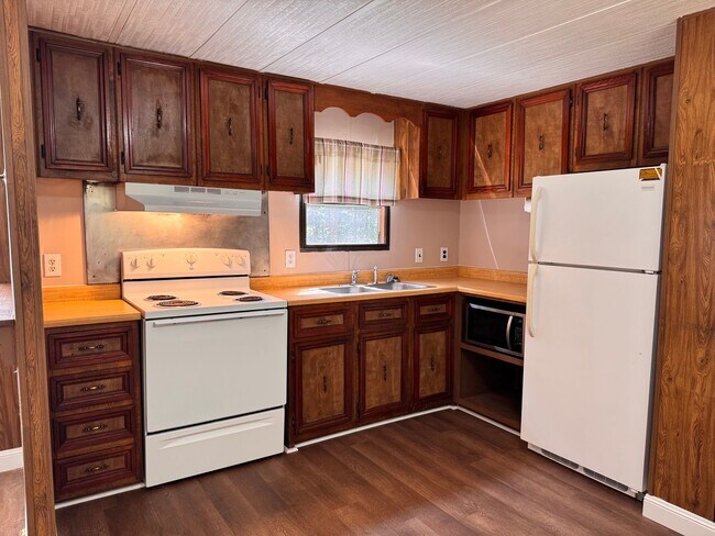 Building Photo - 3 Bed, 1.5 bath mobile home