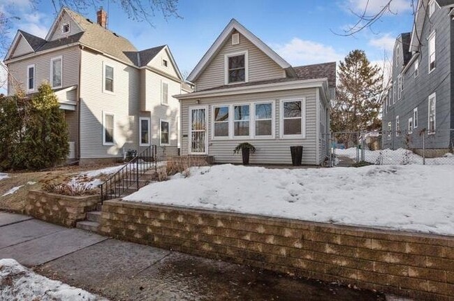 Building Photo - 1327 6th St NE