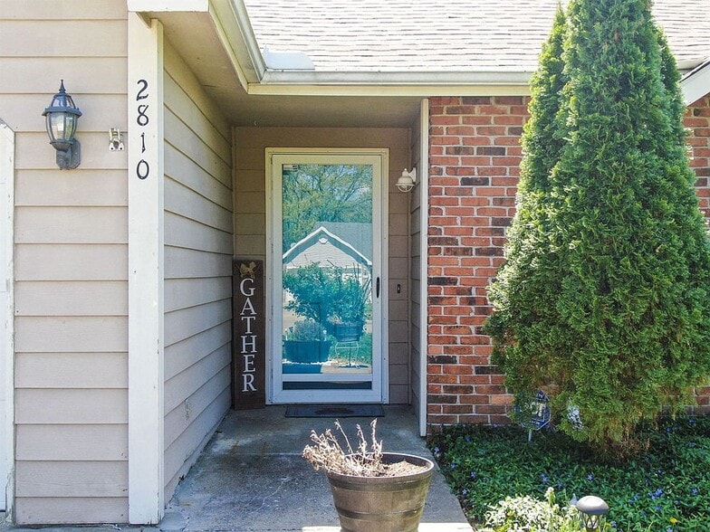 Building Photo - 2810 Jonquil Pl