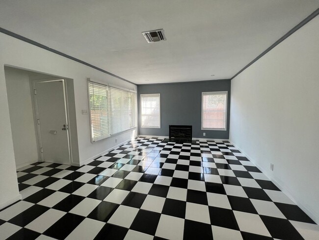 Building Photo - Adorable pool home in Sherman Oaks