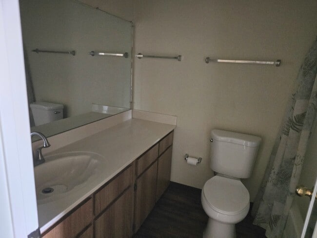 Building Photo - 455 N Tegner St