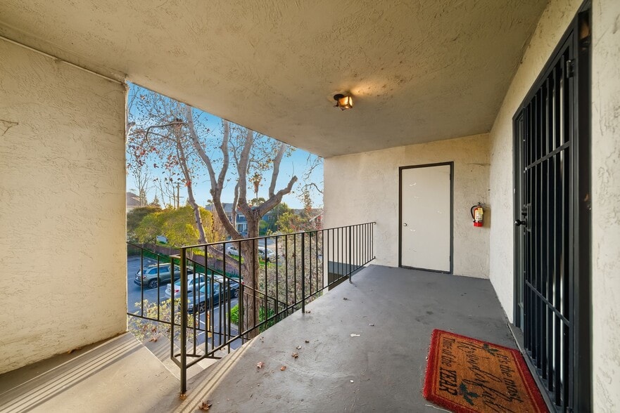 Building Photo - 3009 Dana St