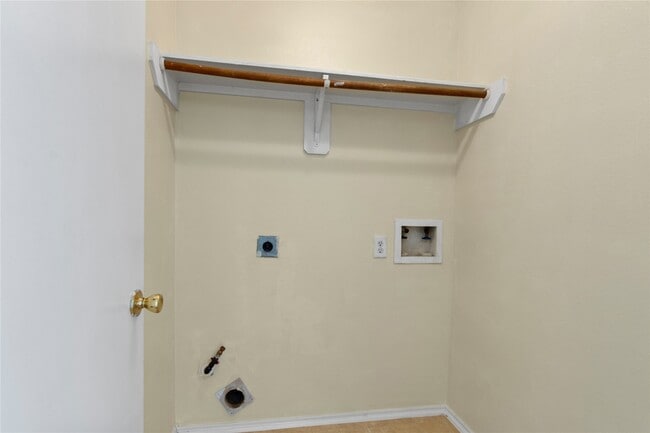 Building Photo - 5815 Clerkenwell Dr