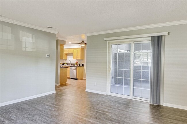 Building Photo - The Evergreens Apartments