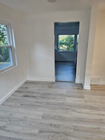 dining room - 4355 Coleridge St