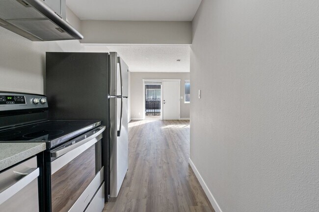 Building Photo - Beautifully remodeled 3BR in Gresham. 1/2 off first months rent!