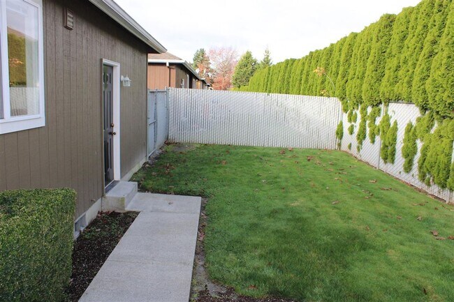 Building Photo - CM#2