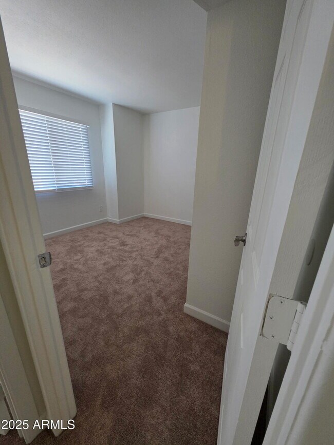 Building Photo - 4023 S 44th Way