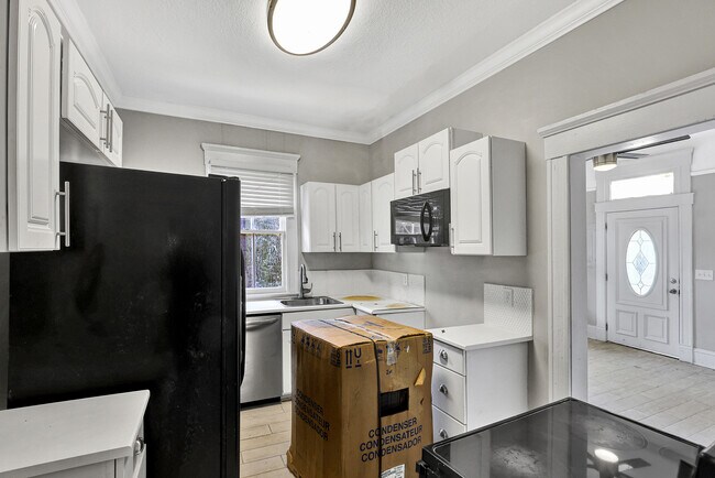Building Photo - 1117 E 11th St