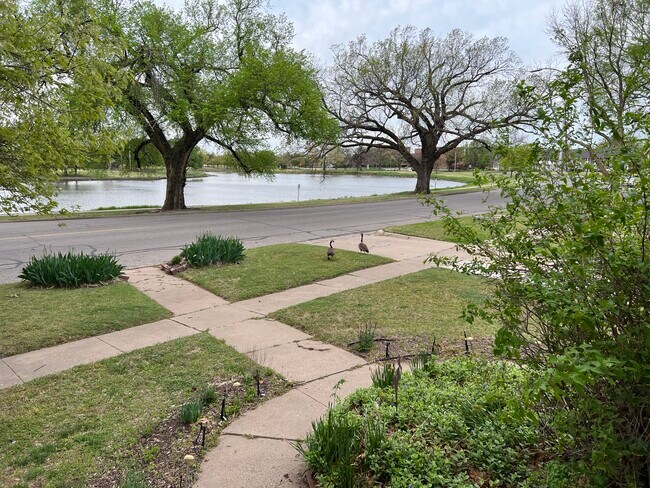 Front View - 1214 W Murdock St