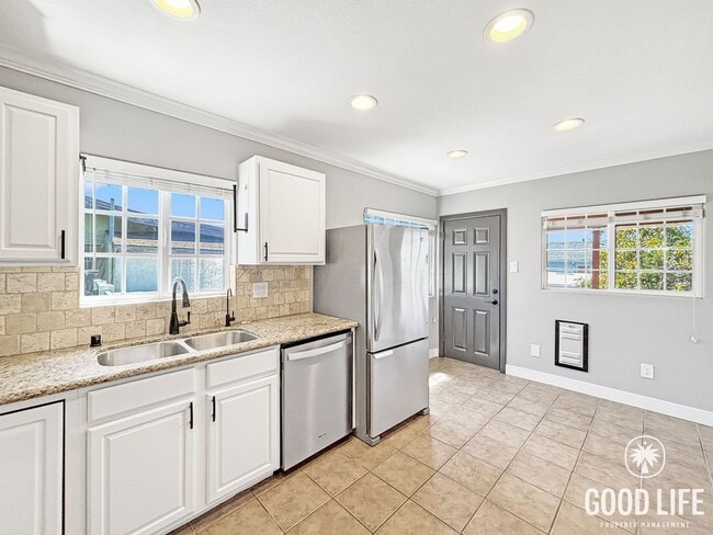 Building Photo - Cozy 2 bedroom, 1 bathroom home in North Park!