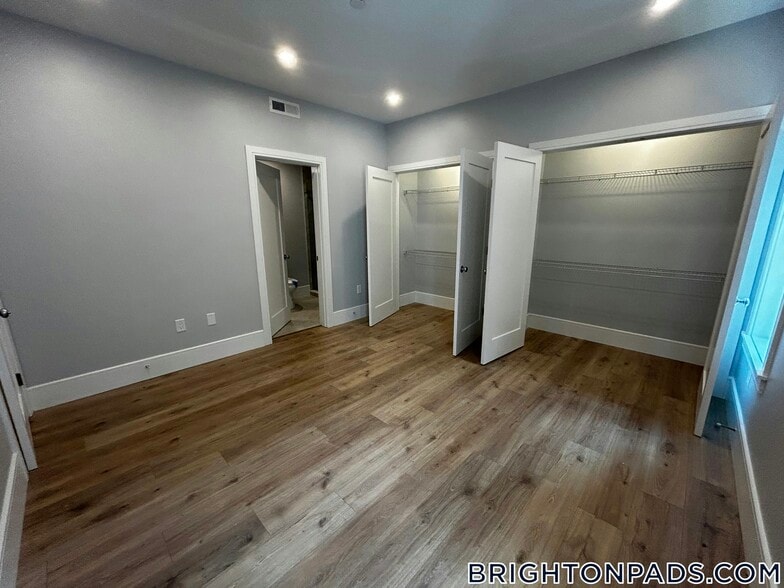Building Photo - 124 Kenrick St