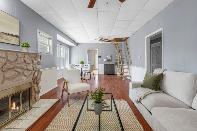 Building Photo - 246 E Penning Ave
