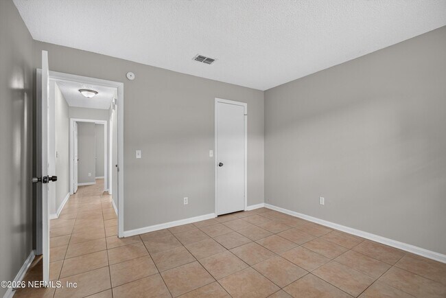 Building Photo - 1040 Willow Cove Ct E