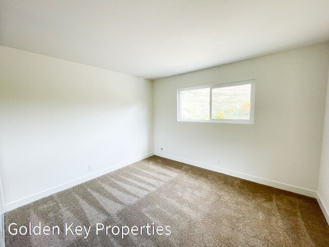 Building Photo - Beautifully remodeled property located in Costa Serena!