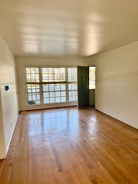 Living Area - 414 Grand Blvd