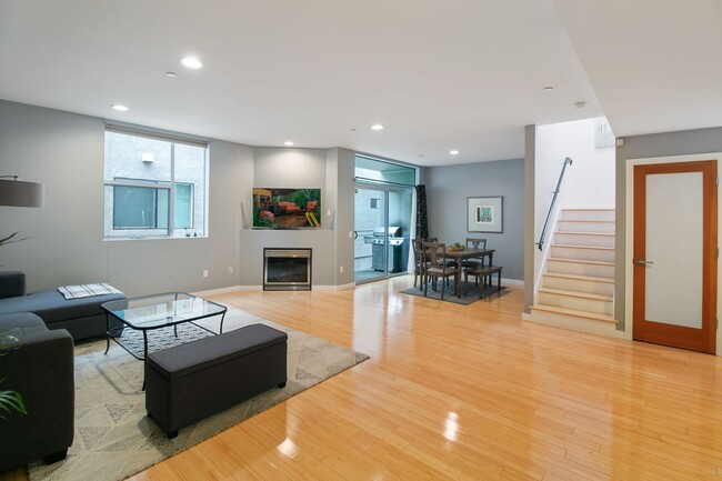 Building Photo - A stunningly elegant Townhome in studio ci...