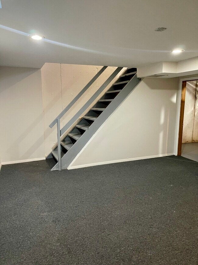 Building Photo - 173 Spruce St