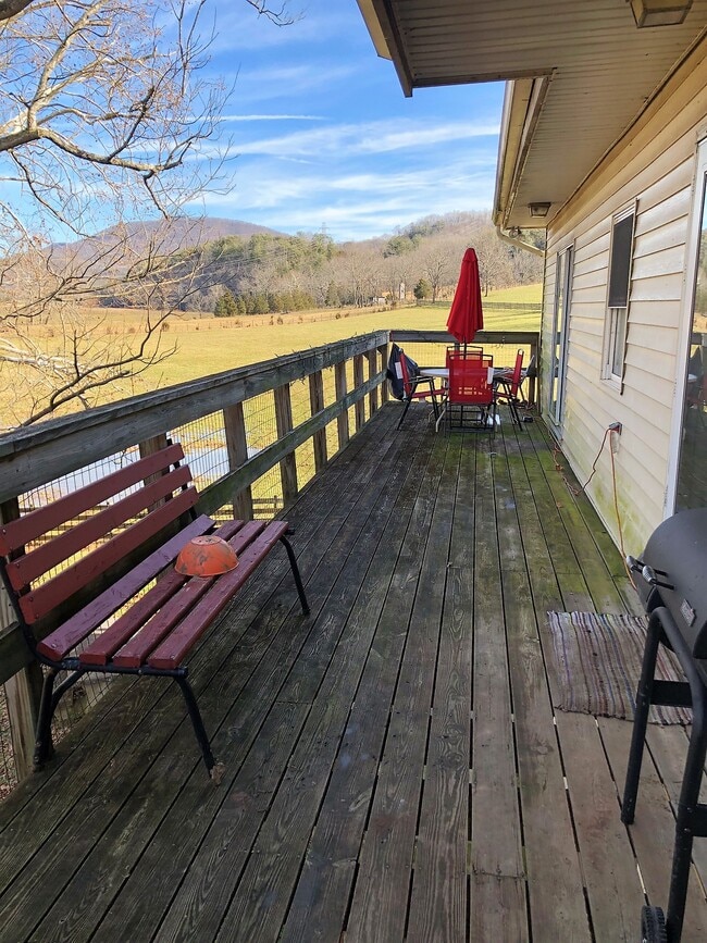 3442 N Fork Farms 3442 N Fork Farms Blacksburg VA 24060 Apartment