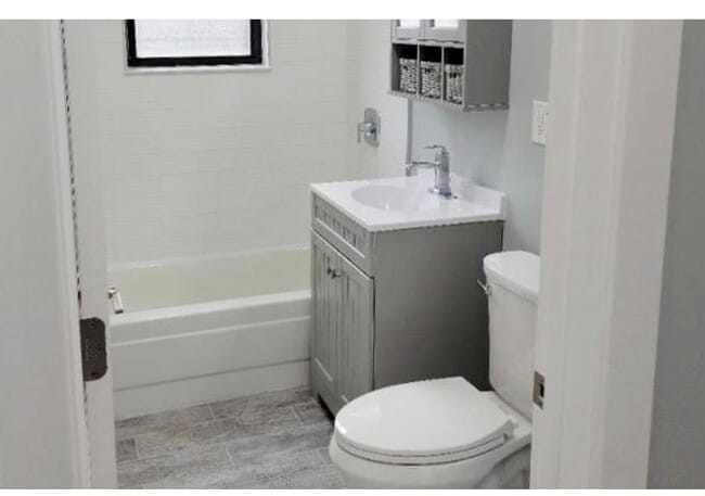 Building Photo - 730 W Roscoe St