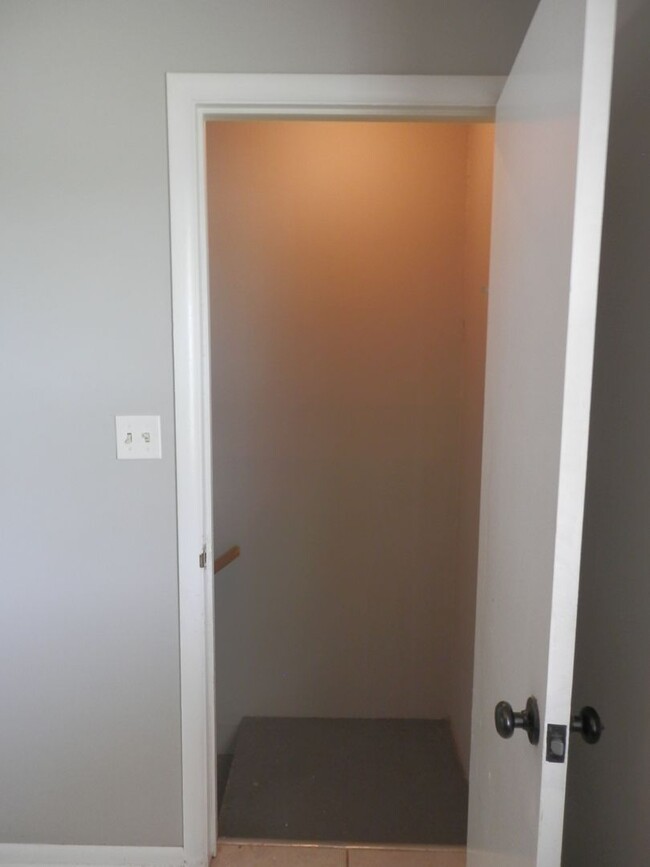 Building Photo - Great 2 Bedroom Duplex In SW Columbia!