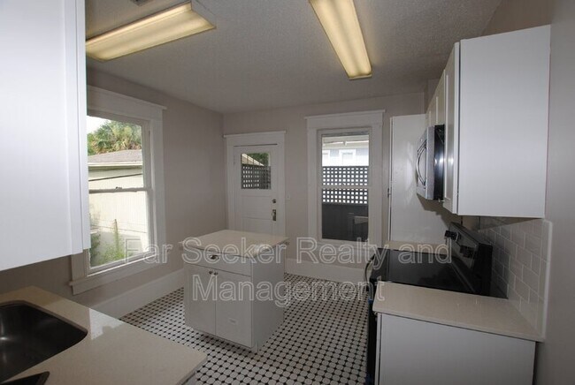 Building Photo - 1525 Osceola St
