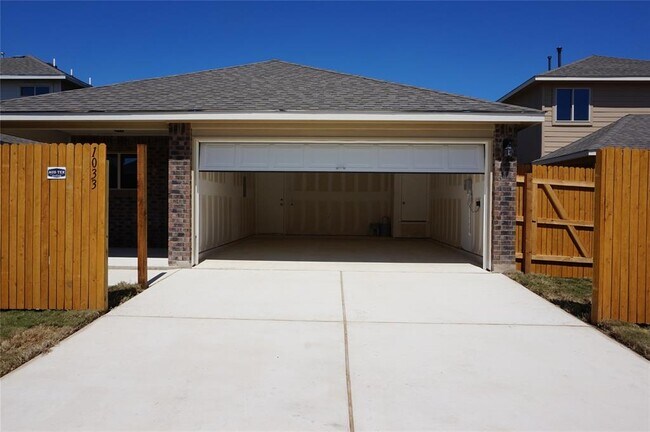 Building Photo - 1033 Britt Ln