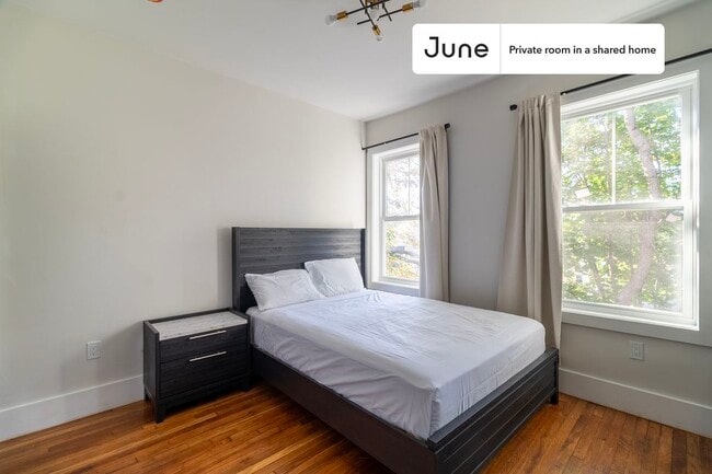 Building Photo - 8 Walnut Park