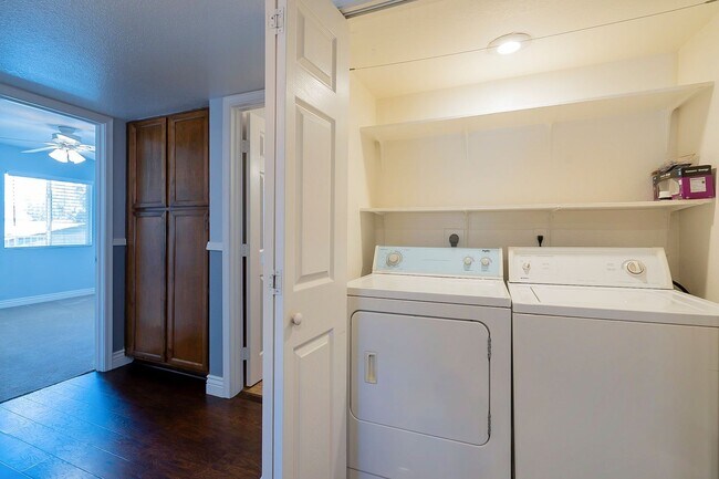 Building Photo - Ready to Move In - Two Bedrooms!