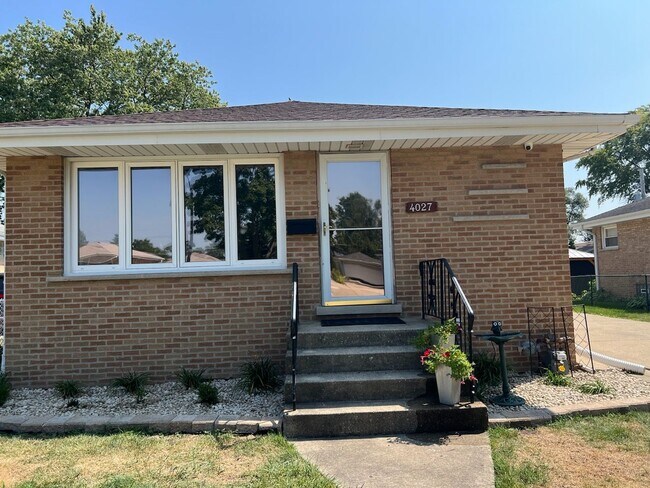 Primary Photo - 4027 Goss Ave