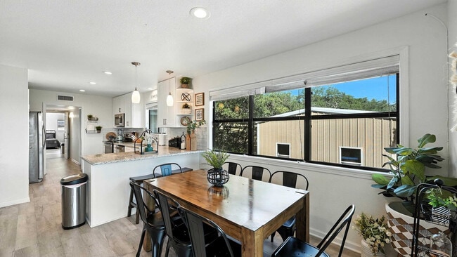 Building Photo - 1240 Canyon Springs Dr